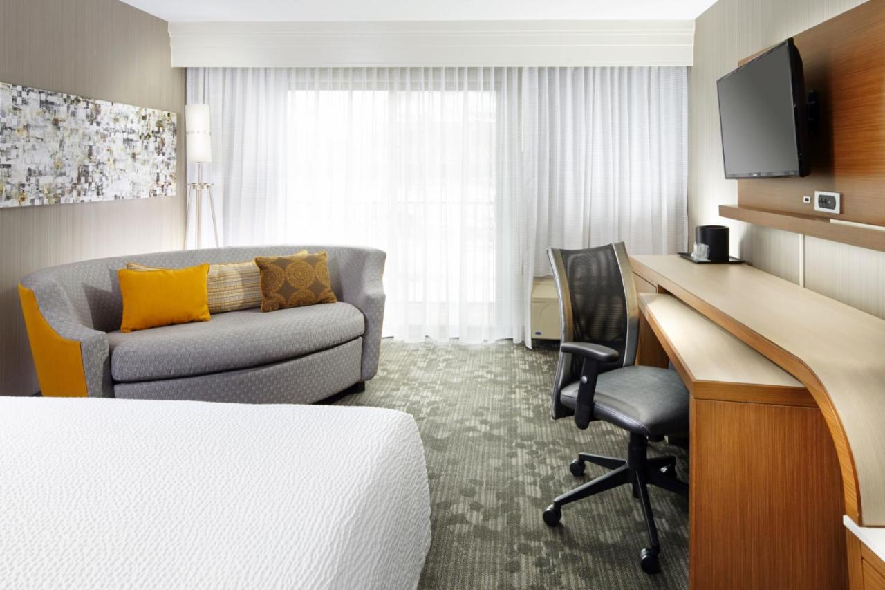 Courtyard By Marriott State College Hotel Exterior photo