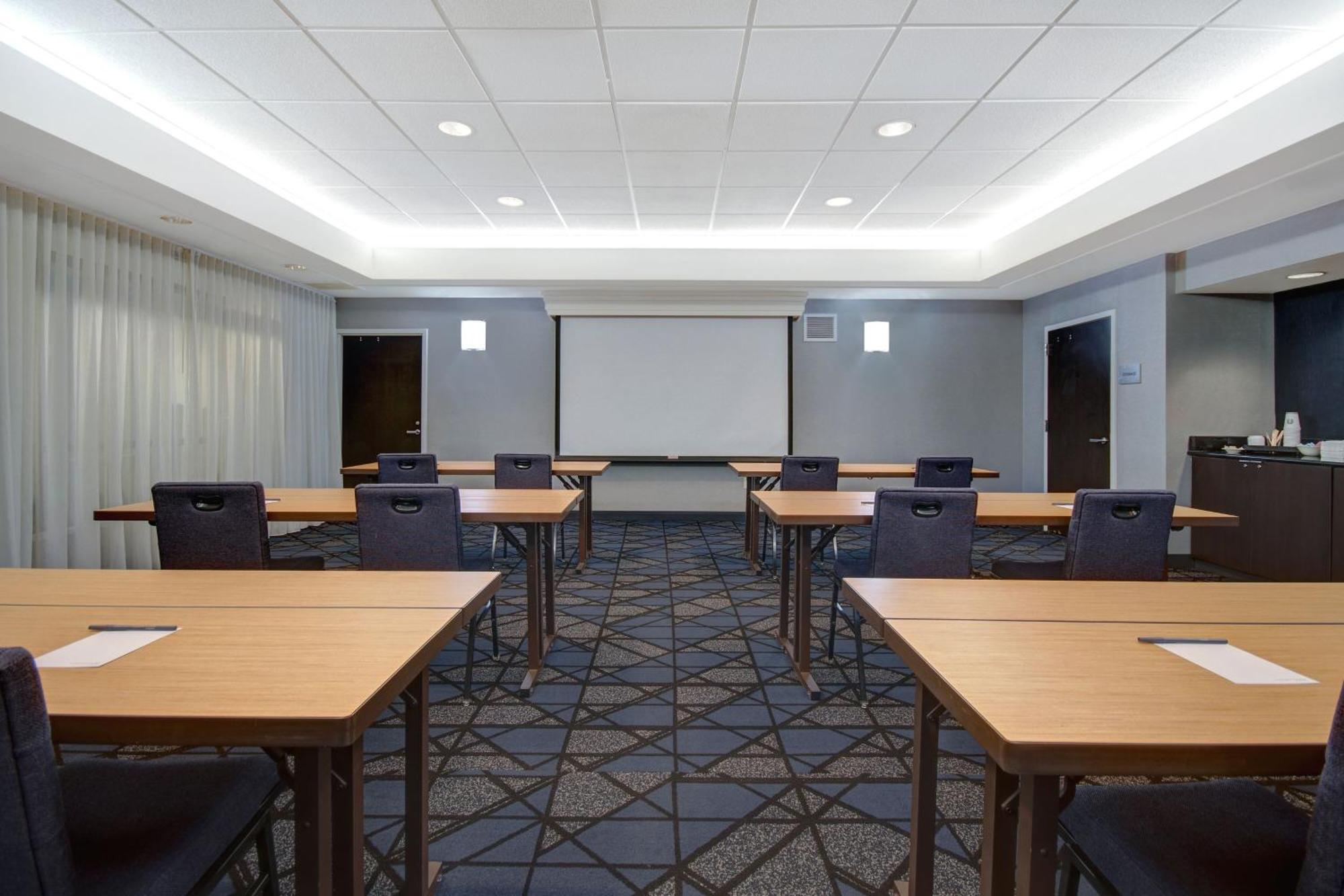 Courtyard By Marriott State College Hotel Exterior photo