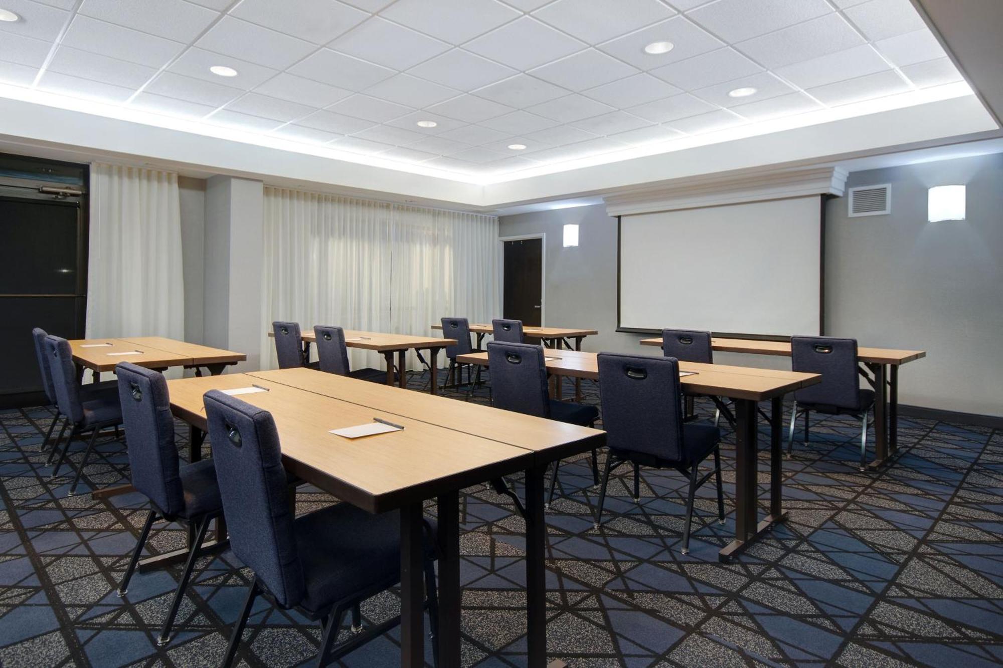 Courtyard By Marriott State College Hotel Exterior photo
