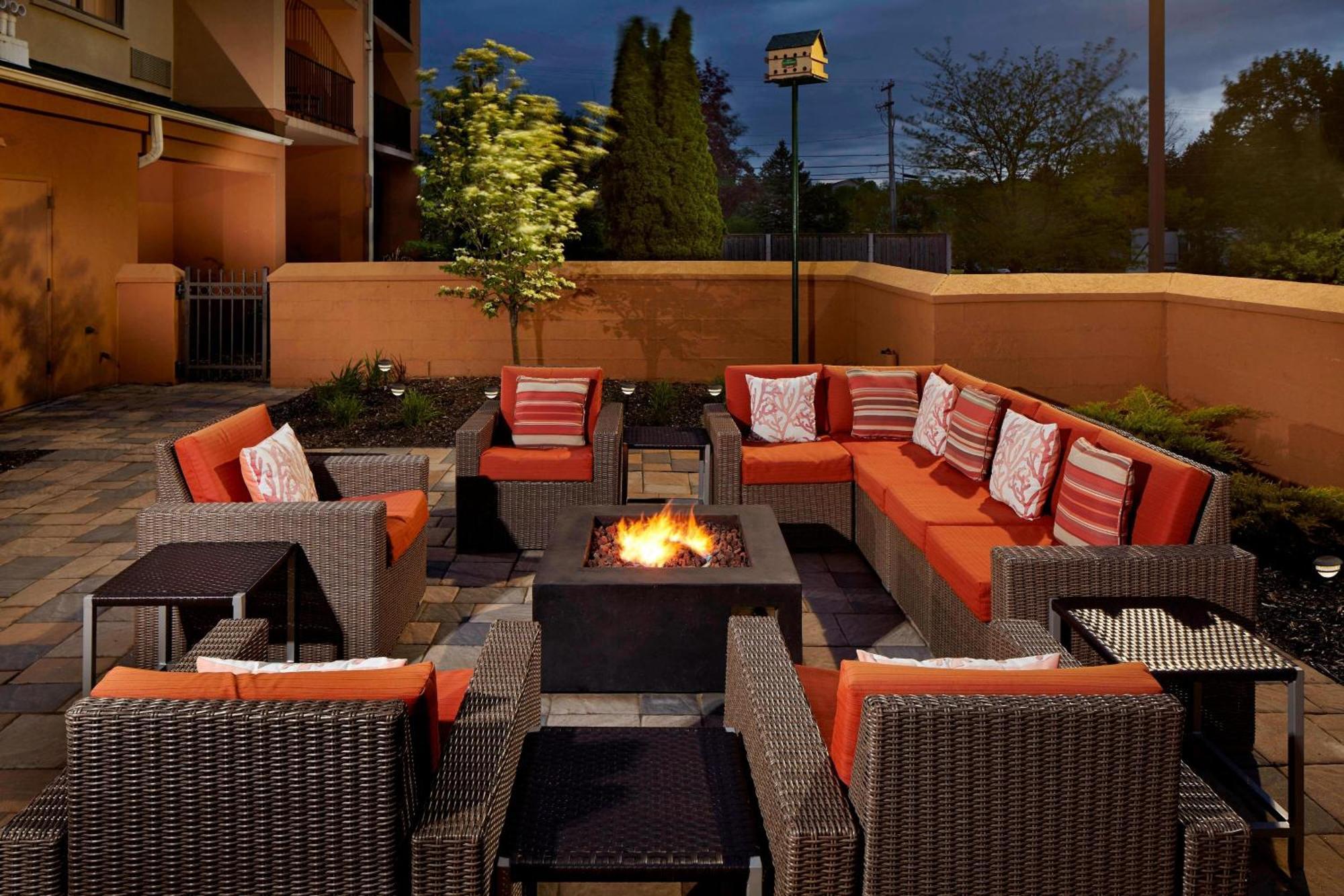 Courtyard By Marriott State College Hotel Exterior photo